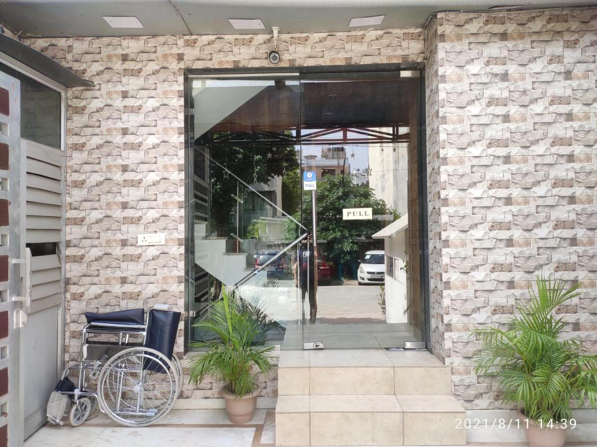 Jashn Near Apollo Hospital Hotel Noida