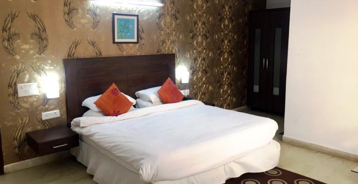 Jashn Near Apollo Hospital Hotel Noida