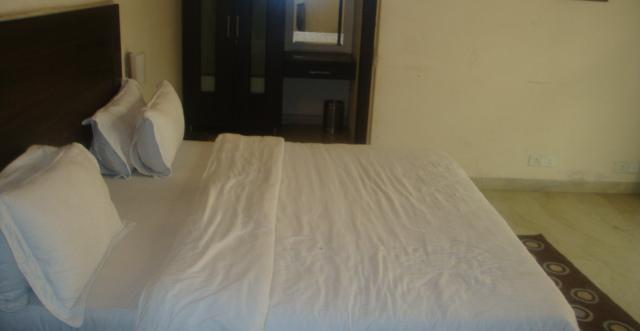 Jashn Near Apollo Hospital Hotel 3*