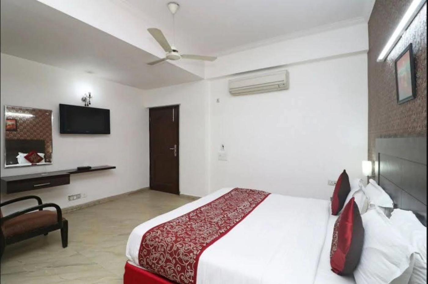 Hotel Jashn Near Apollo Hospital Noida