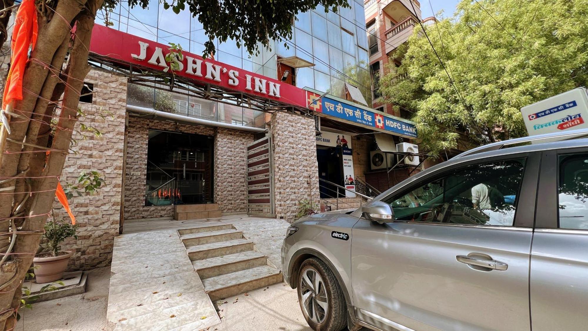Jashn Near Apollo Hospital