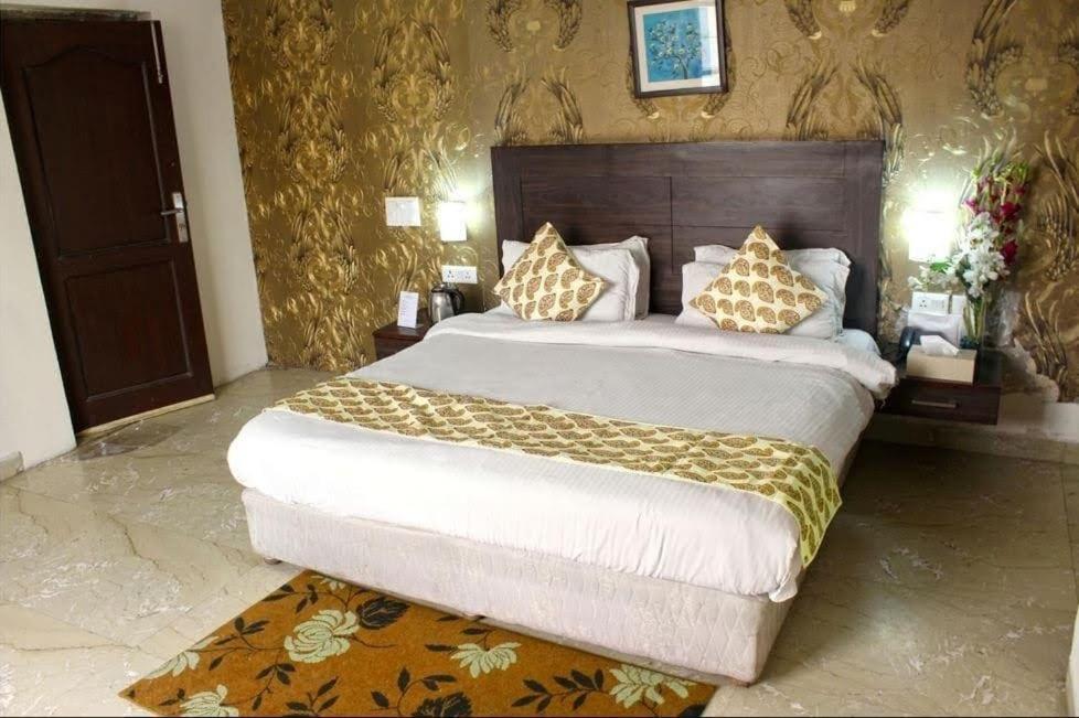 Hotel Jashn Near Apollo Hospital 3*