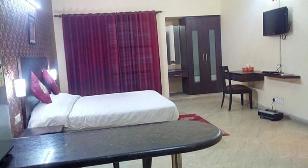 Hotel Jashn Near Apollo Hospital Noida