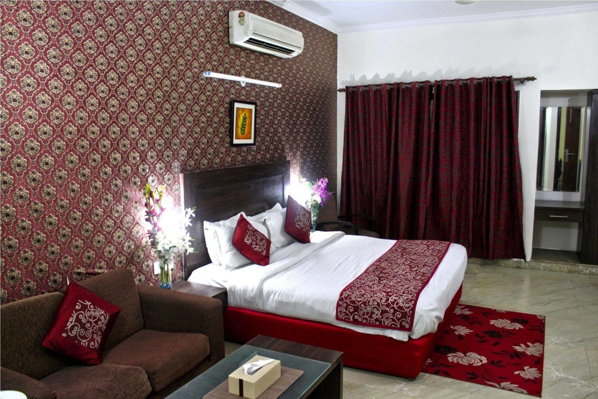 Jashn Near Apollo Hospital Hotel Noida