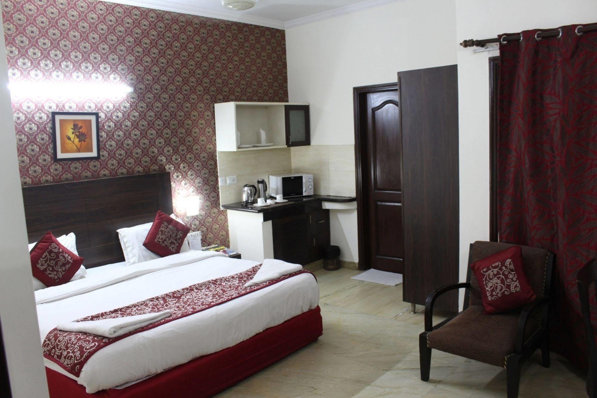 Hotel Jashn Near Apollo Hospital Noida