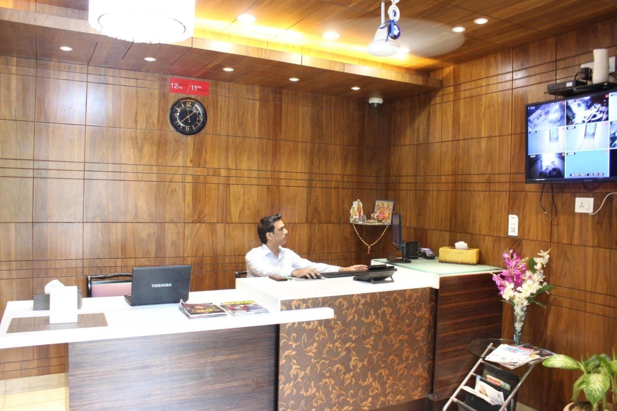 Jashn Near Apollo Hospital 3* Noida