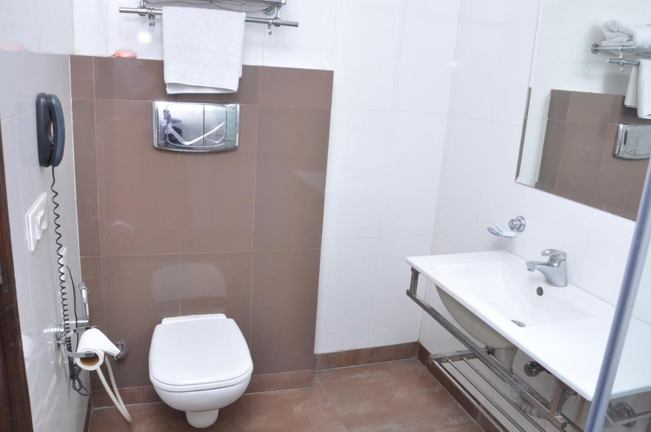 Jashn Near Apollo Hospital Hotel Noida
