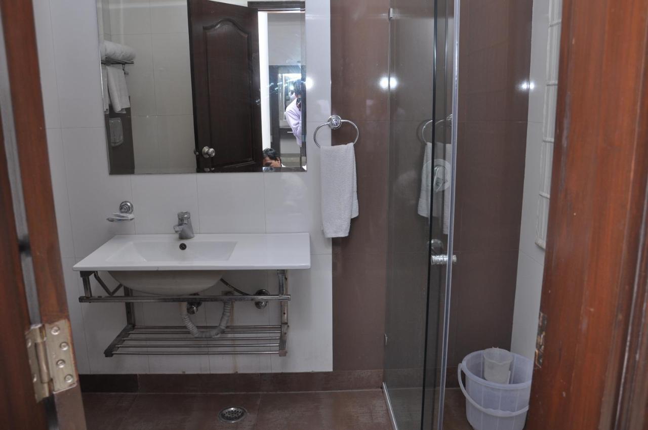 Jashn Near Apollo Hospital Hotel Noida