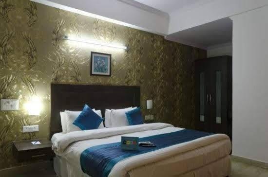 Jashn Near Apollo Hospital 3*